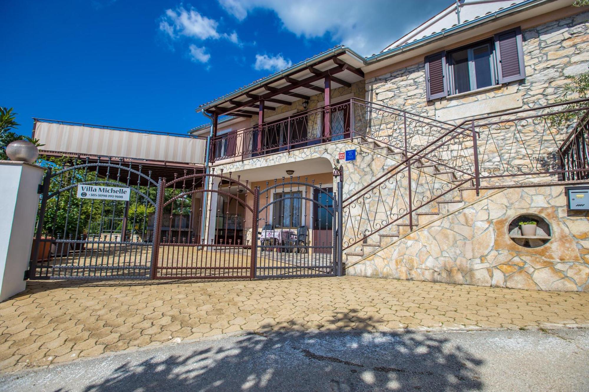 Villa Michelle Karojba Экстерьер фото